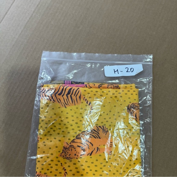 Zara Animal Tiger Safari Print Square Small Satin Neck Scarf One Size - Picture 7 of 7